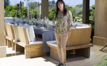 רז'ין גנזי מתכוננת לסדר בחוץ