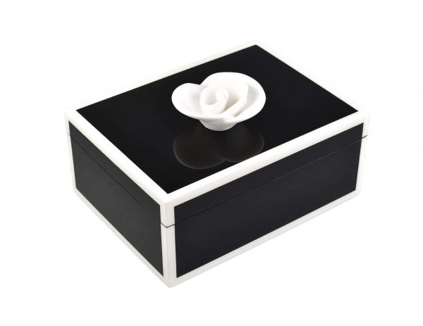 קופסא פרח שחור