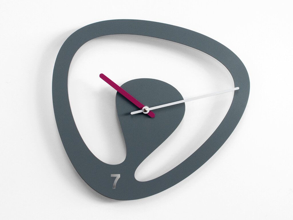 שעון דיר מדגם seven שעוצב ע"י כארים ראשיד.